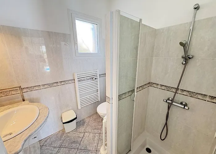 Elegante Moderne A Deux Pas De La - Fr-1-831-7 Villa