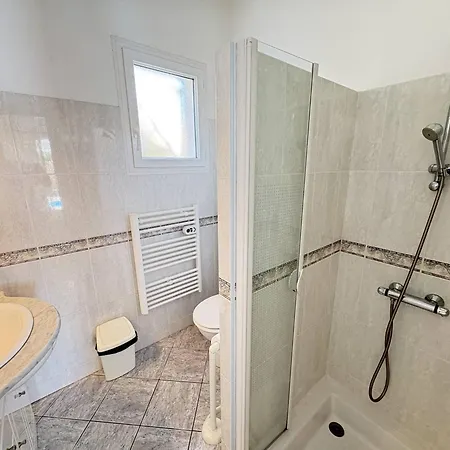 Elegante Moderne A Deux Pas De La Villa